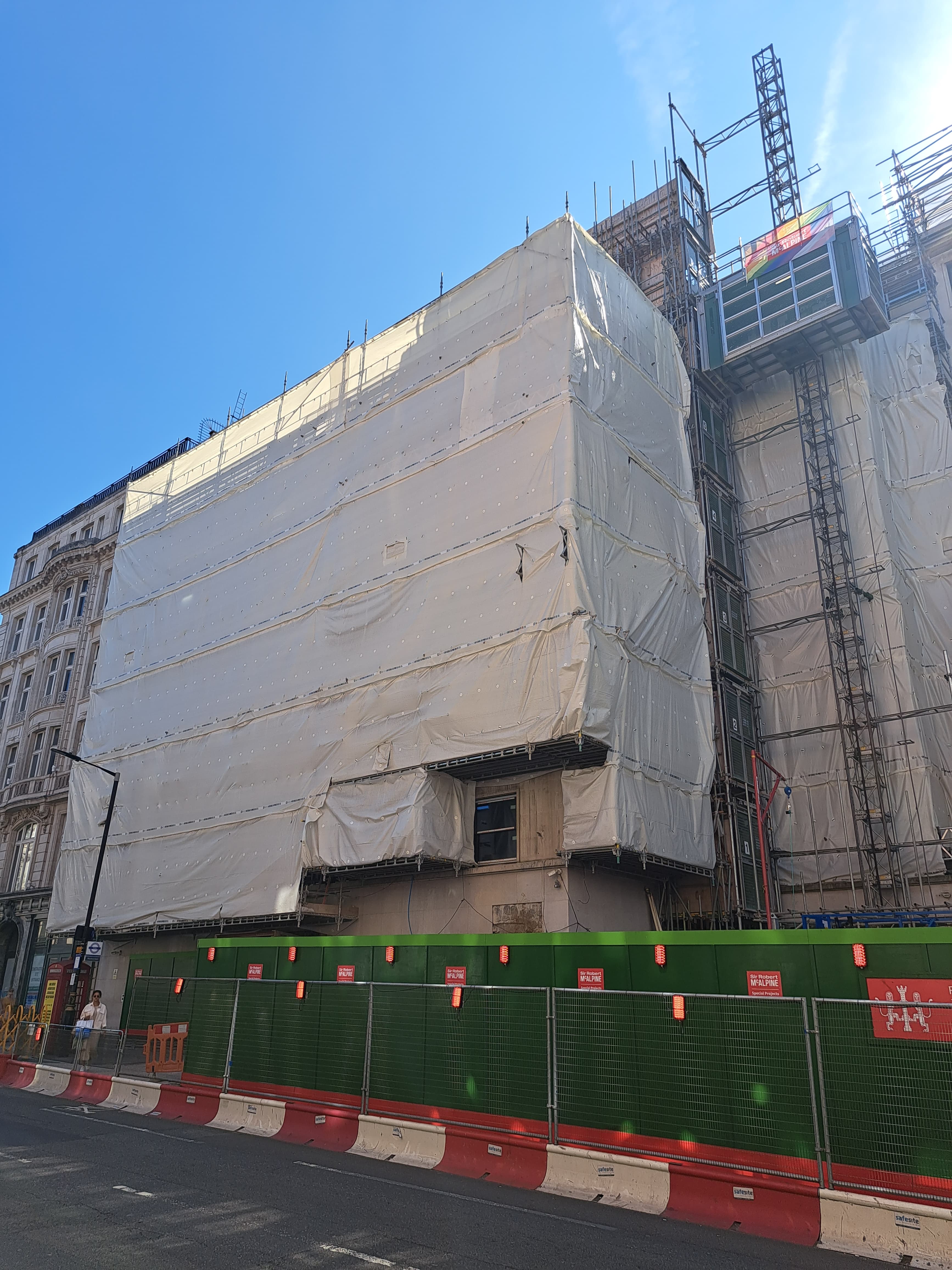 Encapsulated scaffolding at the Westbury Hotel